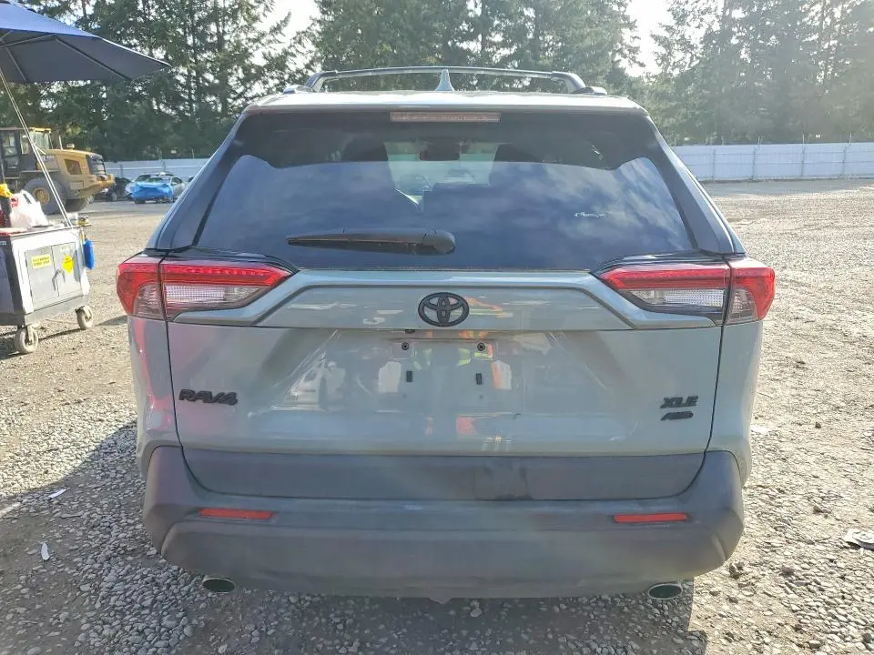 2023 TOYOTA RAV4 XLE  