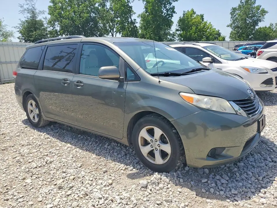 2011 TOYOTA SIENNA   