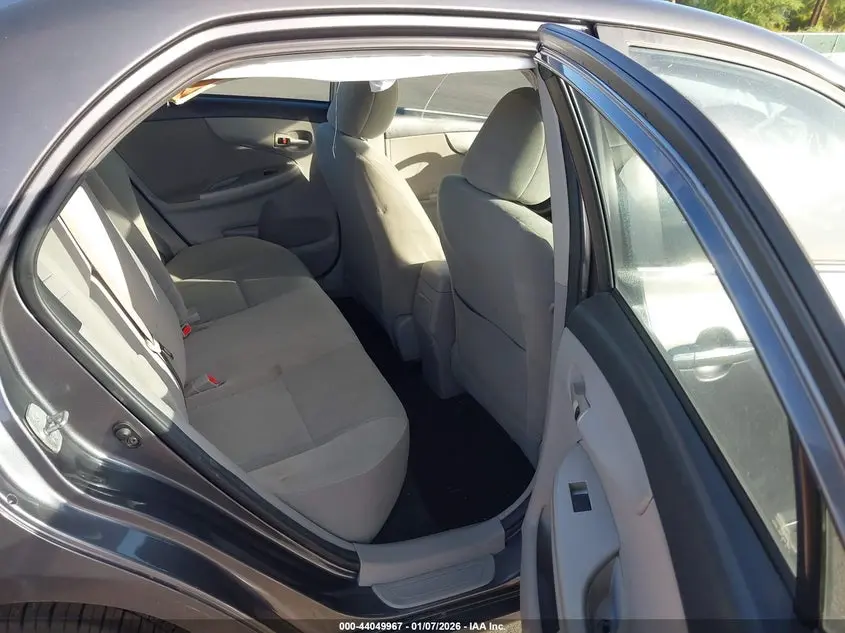 2013 TOYOTA COROLLA LE