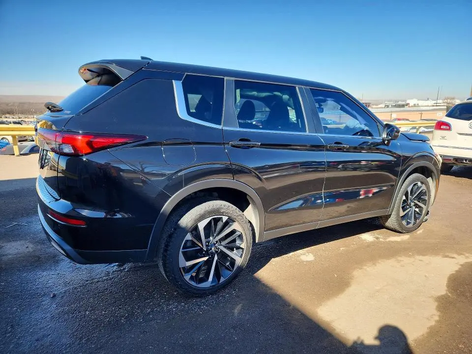 2022 MITSUBISHI OUTLANDER ES  