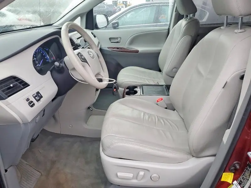 2012 TOYOTA SIENNA XLE  