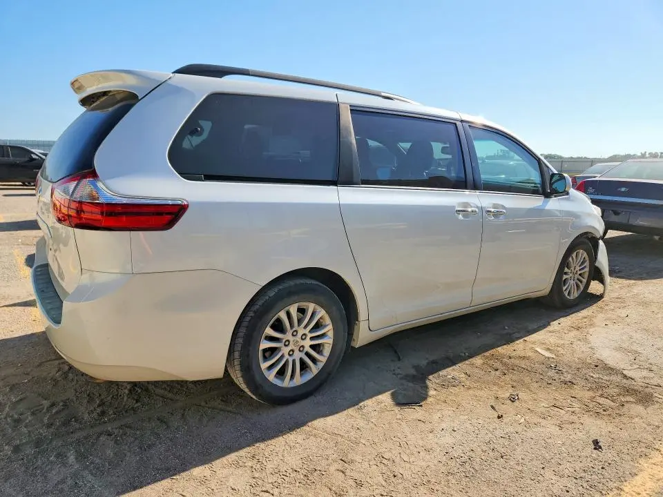 2015 TOYOTA SIENNA XLE 8-PASSENGER  