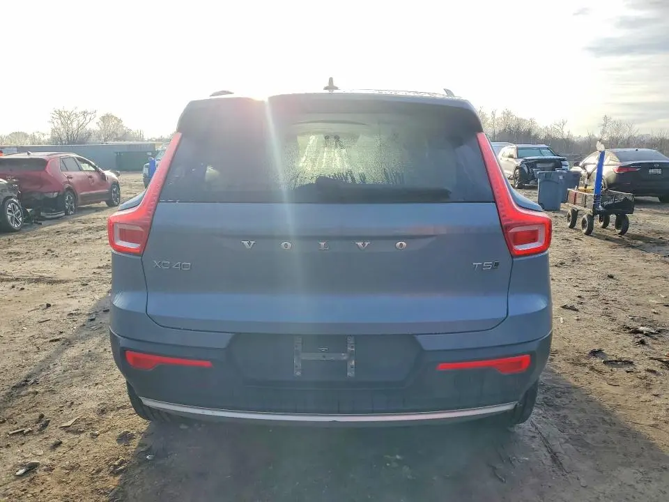 2020 VOLVO XC40 T5 MOMENTUM  