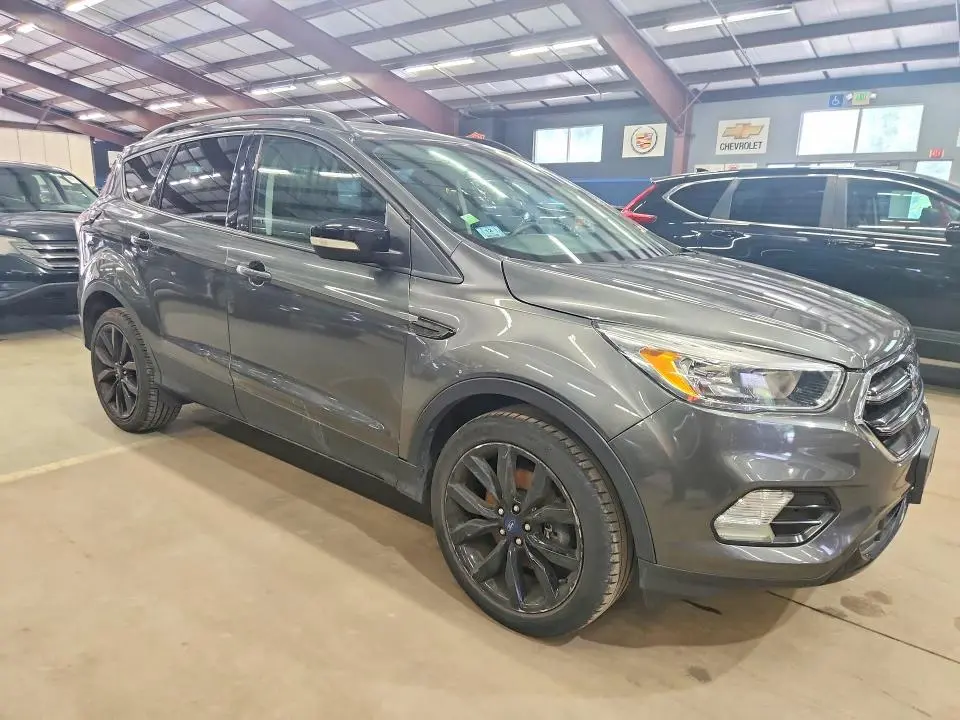 2017 FORD ESCAPE TITANIUM  