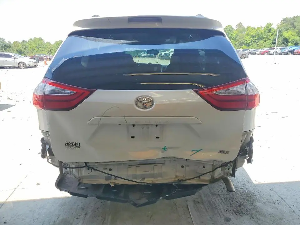 2017 TOYOTA SIENNA XLE PREMIUM 8-PASSENGER  