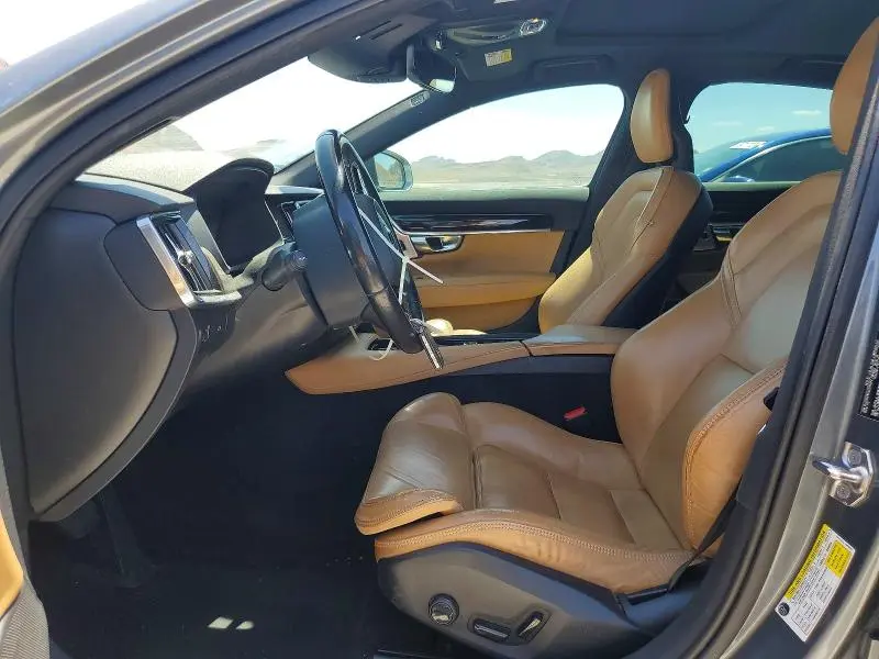 2017 VOLVO S90 T6 MOMENTUM  