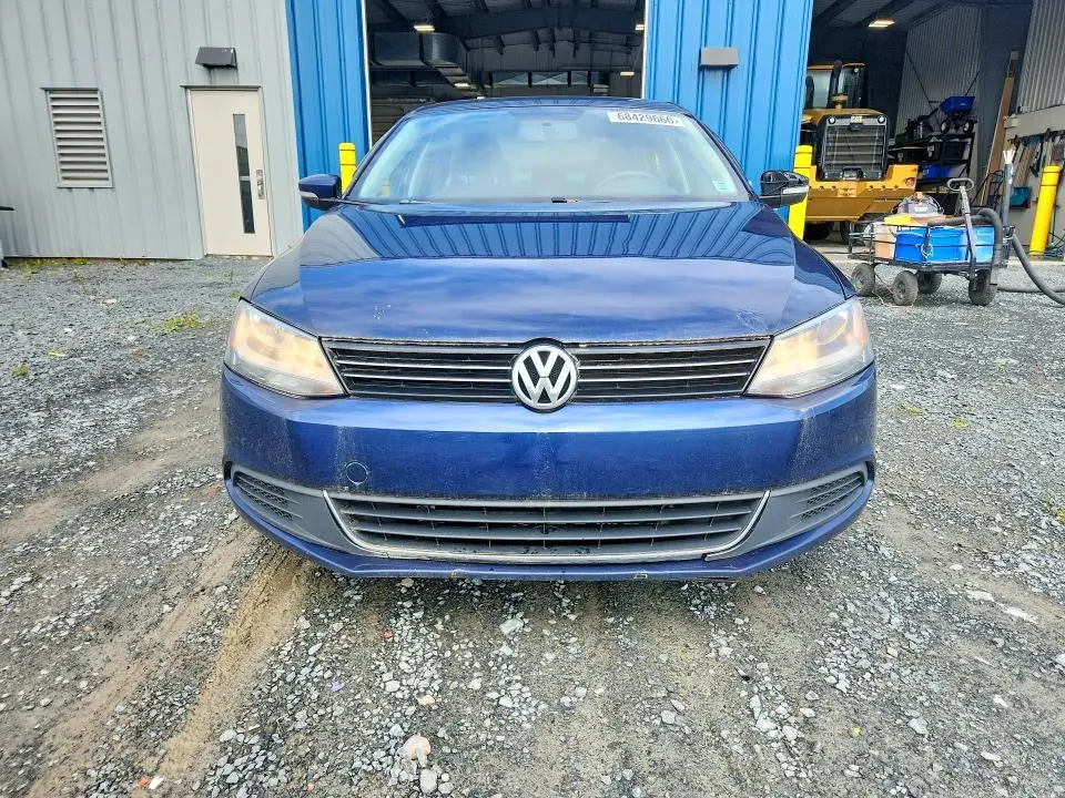 2013 VOLKSWAGEN JETTA SE  
