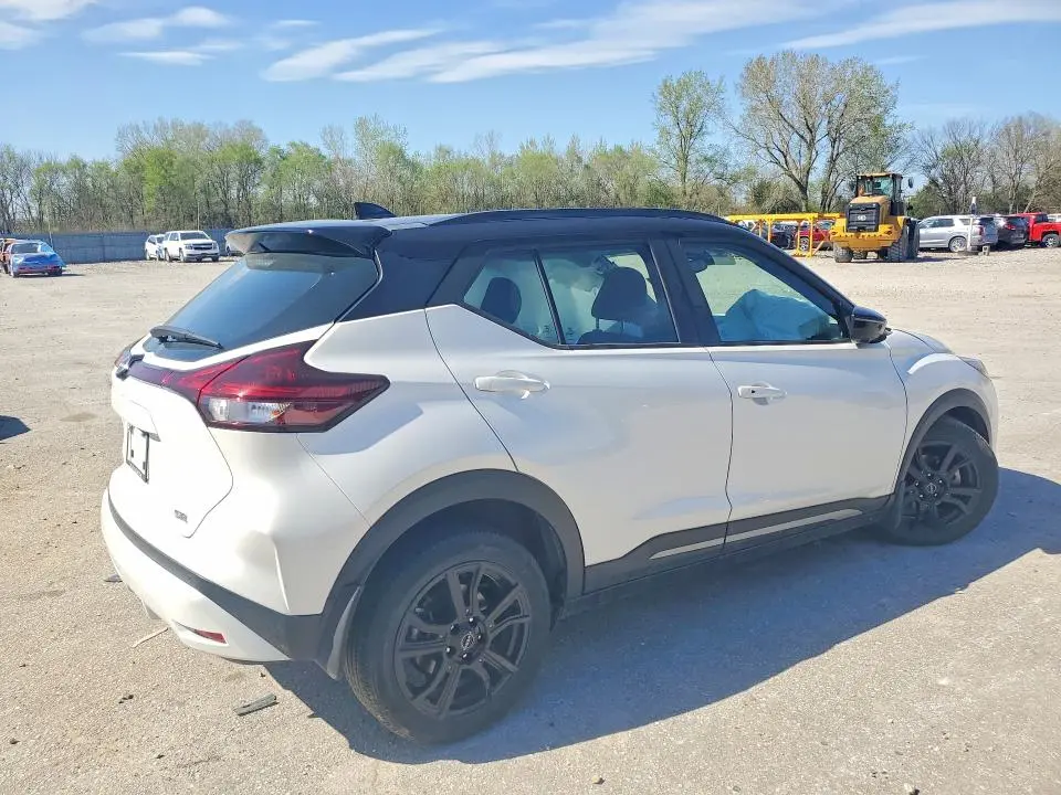 2023 NISSAN KICKS SR  
