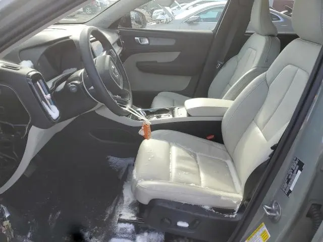 2025 VOLVO XC40 PLUS  