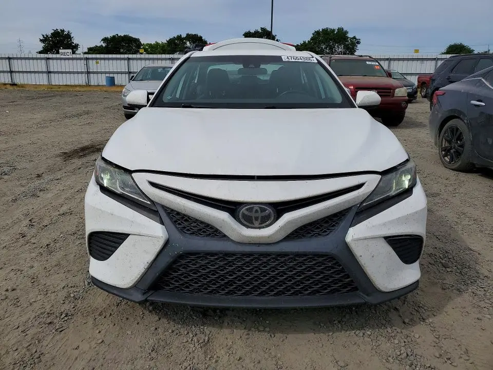 2020 TOYOTA CAMRY SE  