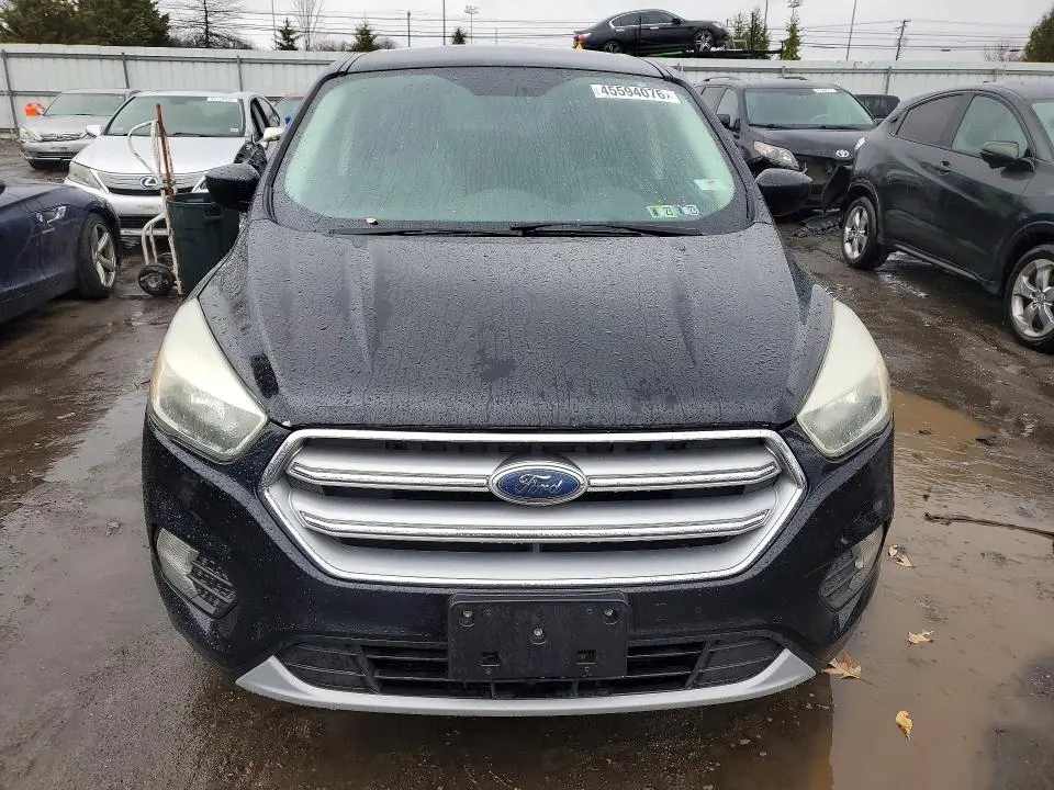 2017 FORD ESCAPE SE  