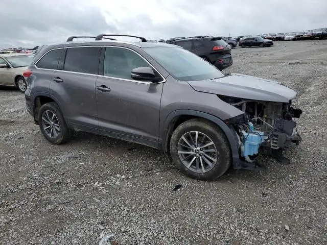 2019 TOYOTA HIGHLANDER SE  