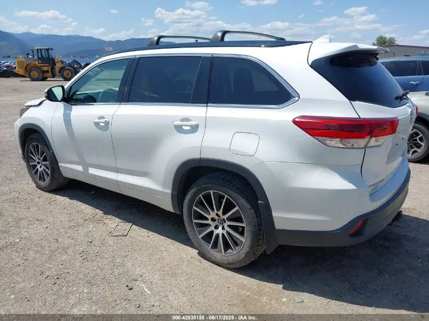 2017 TOYOTA HIGHLANDER SE
