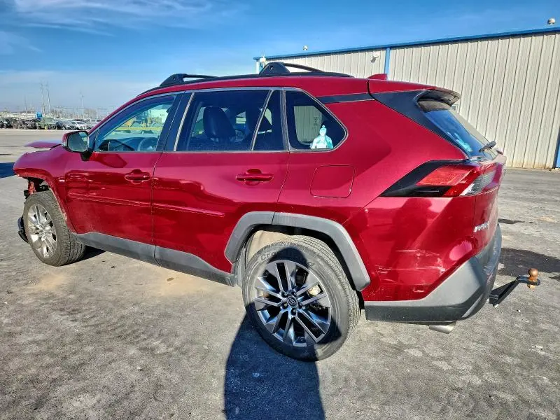 2019 TOYOTA RAV4 XLE  