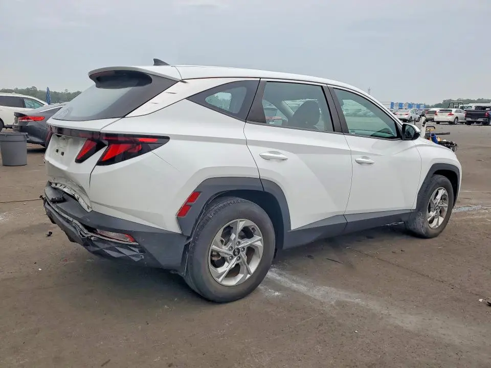2022 HYUNDAI TUCSON SE  