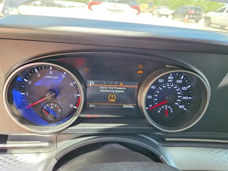 2024 KIA CARNIVAL LX  