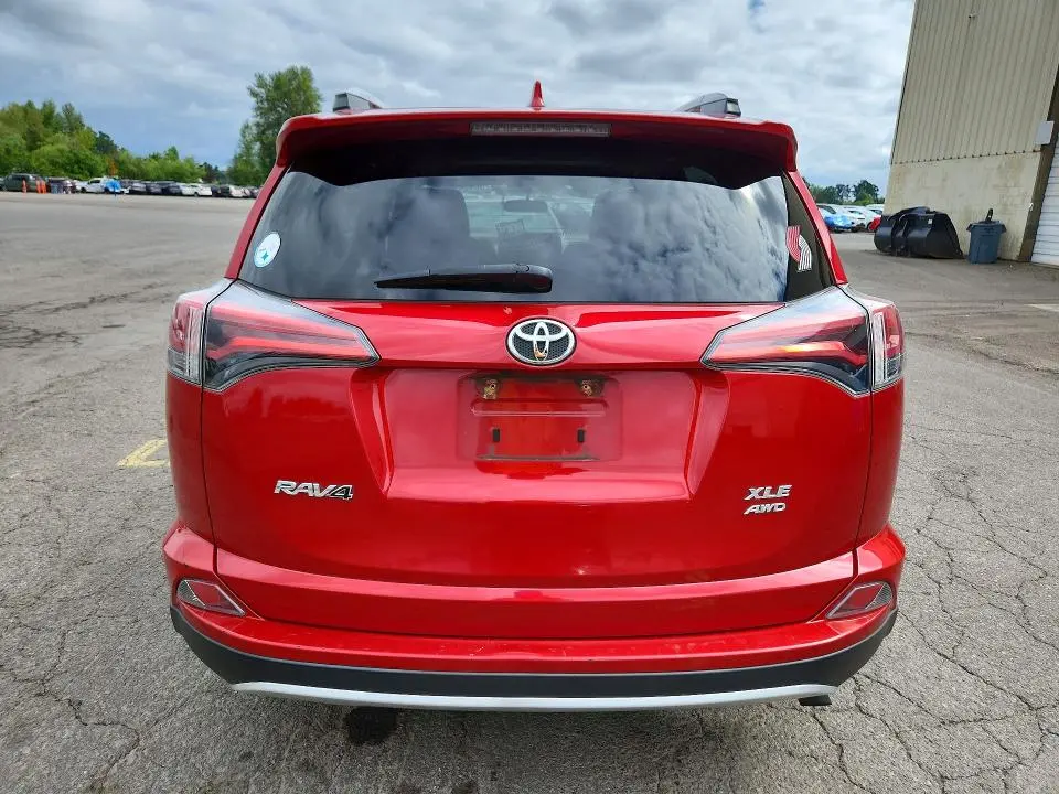 2016 TOYOTA RAV4 XLE  
