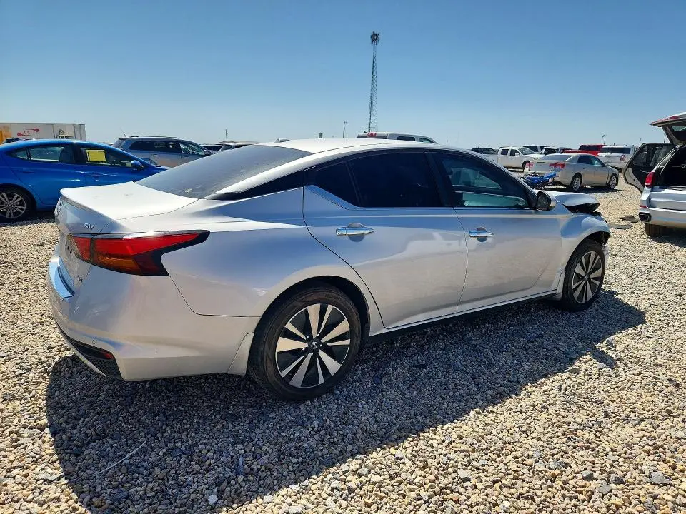 2021 NISSAN ALTIMA SV  