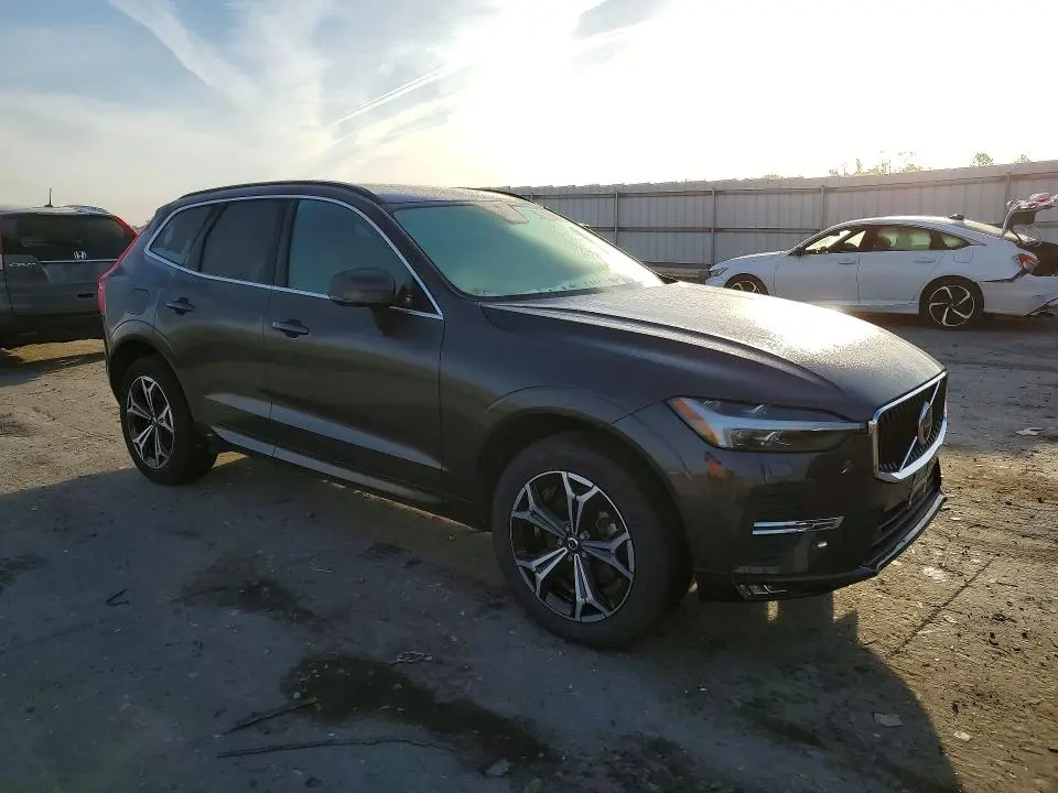 2022 VOLVO XC60 B5 MOMENTUM  