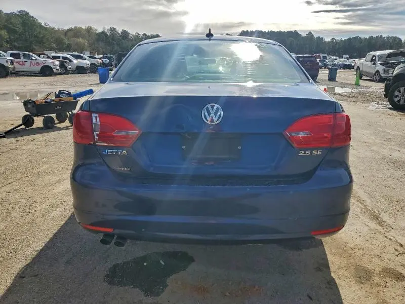 2013 VOLKSWAGEN JETTA SE  