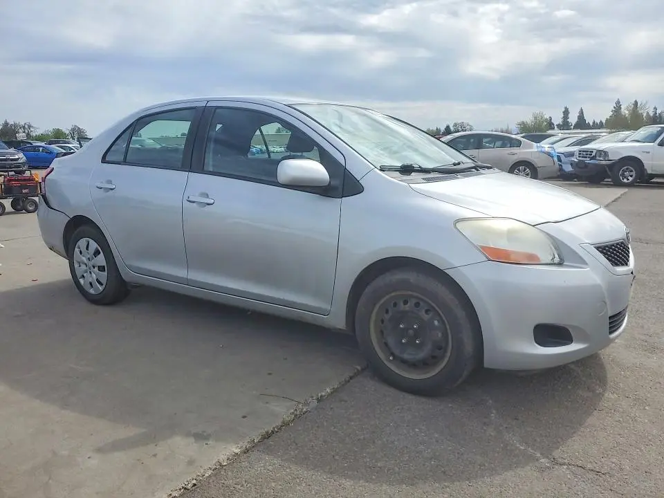 2011 TOYOTA YARIS BASE  