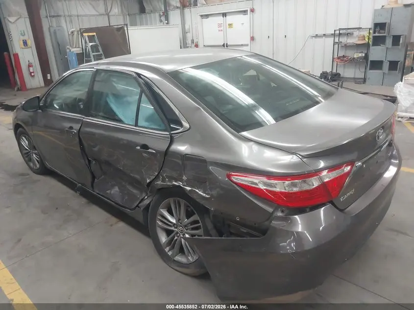 2015 TOYOTA CAMRY SE
