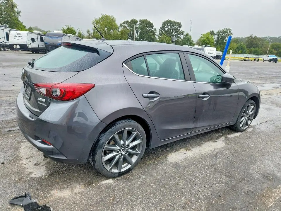 2018 MAZDA 3 TOURING  