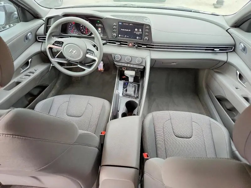 2023 HYUNDAI ELANTRA SE  