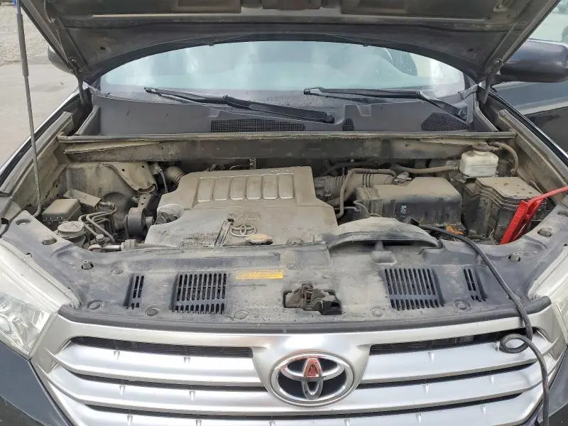 2012 TOYOTA HIGHLANDER SE  