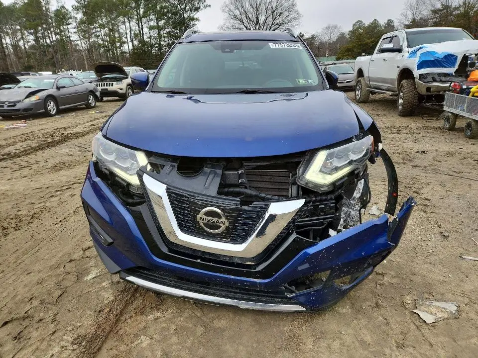 2017 NISSAN ROGUE SL  