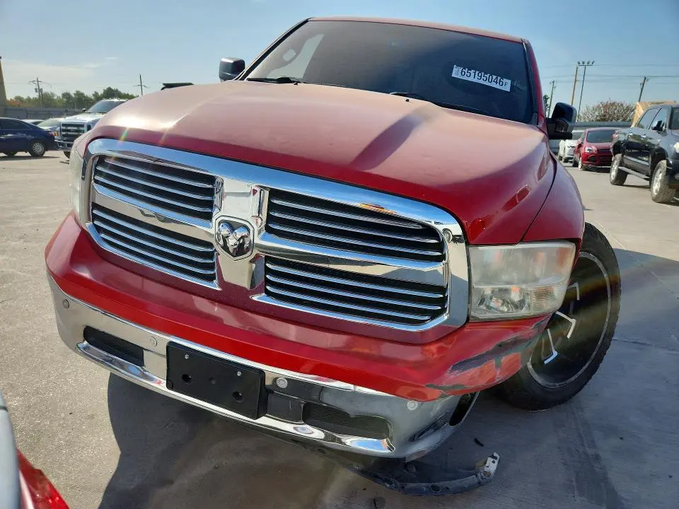 2016 RAM 1500 SLT  
