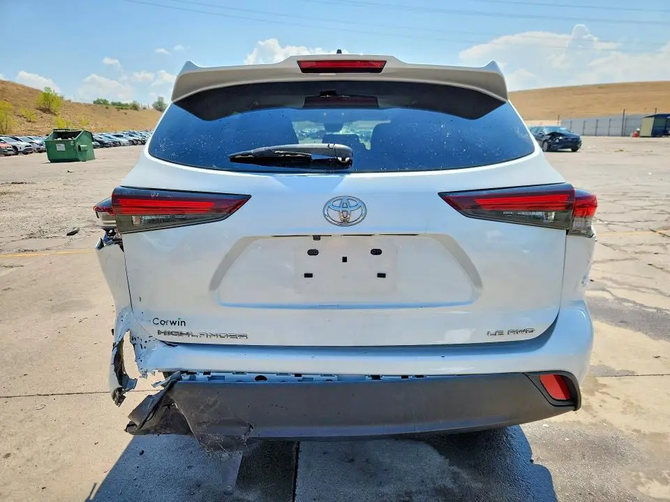 2024 TOYOTA HIGHLANDER LE  