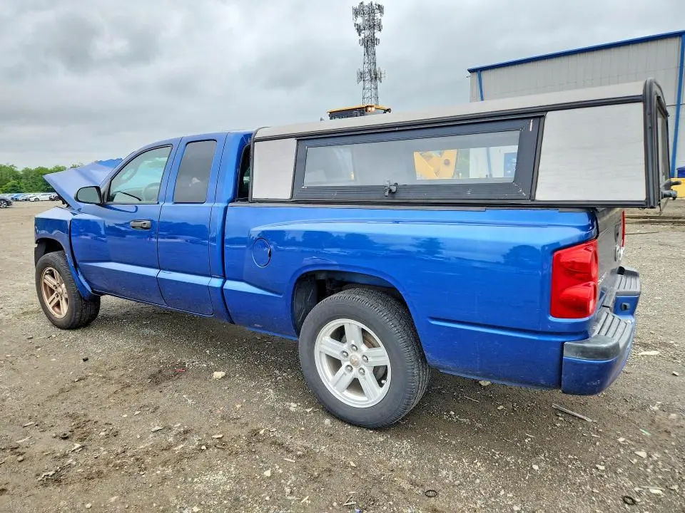 2011 DODGE DAKOTA SLT  