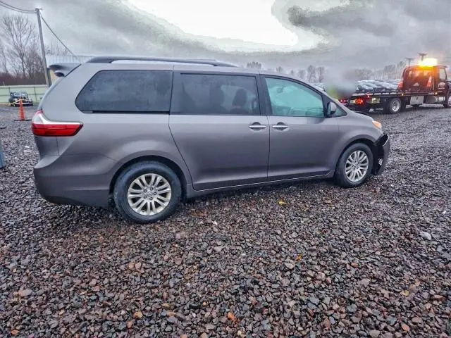2015 TOYOTA SIENNA XLE  