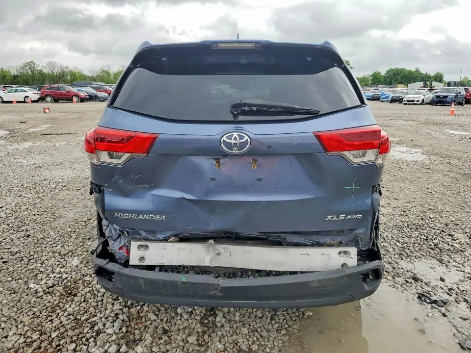 2019 TOYOTA HIGHLANDER XLE  