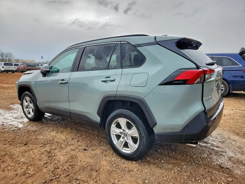 2020 TOYOTA RAV4 XLE  