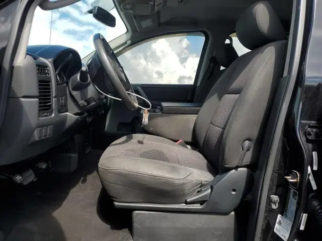 2010 NISSAN TITAN SE  