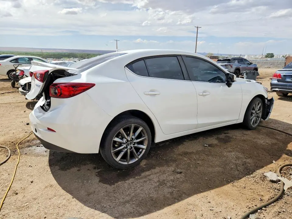 2018 MAZDA 3 TOURING  