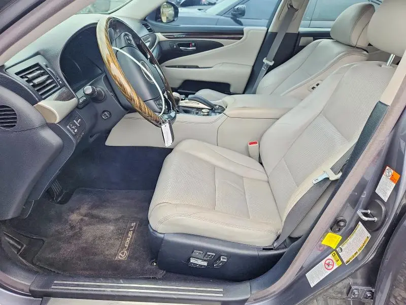 2016 LEXUS LS 460  