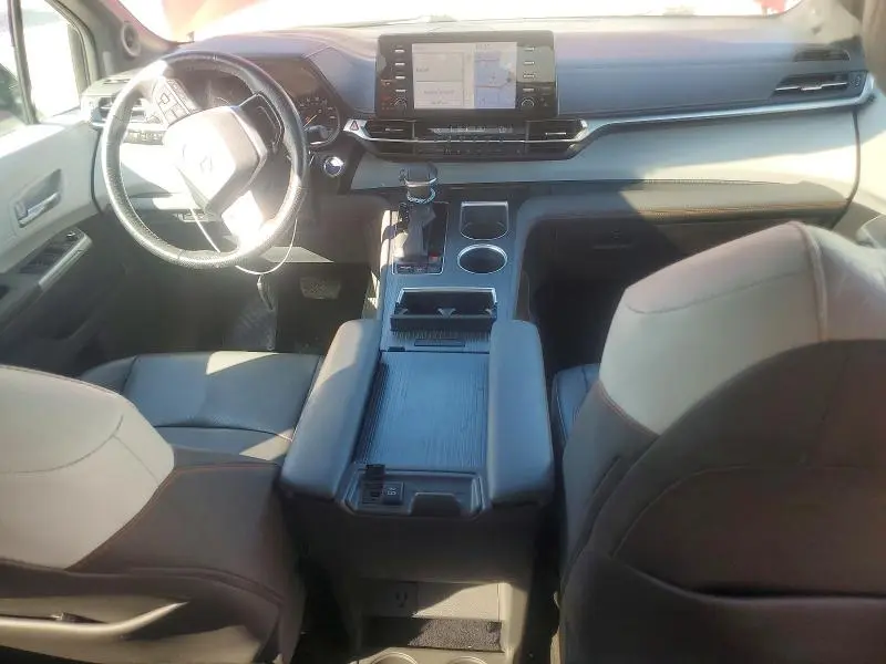 2021 TOYOTA SIENNA XSE  