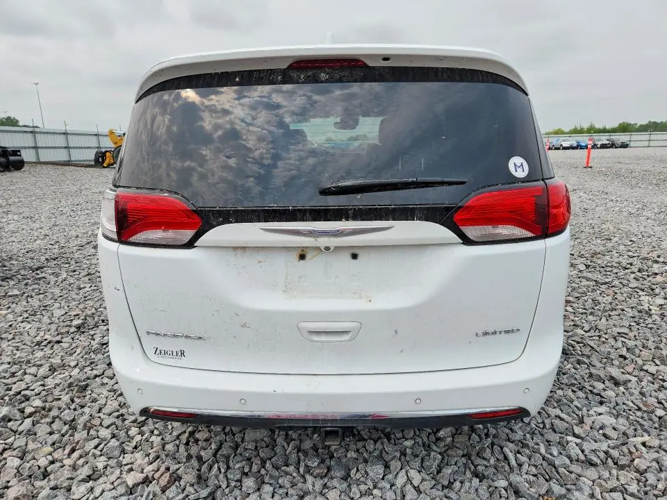 2017 CHRYSLER PACIFICA LIMITED  