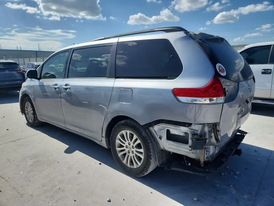 2013 TOYOTA SIENNA XLE 8-PASSENGER  