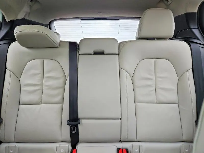 2023 VOLVO XC40 PLUS  