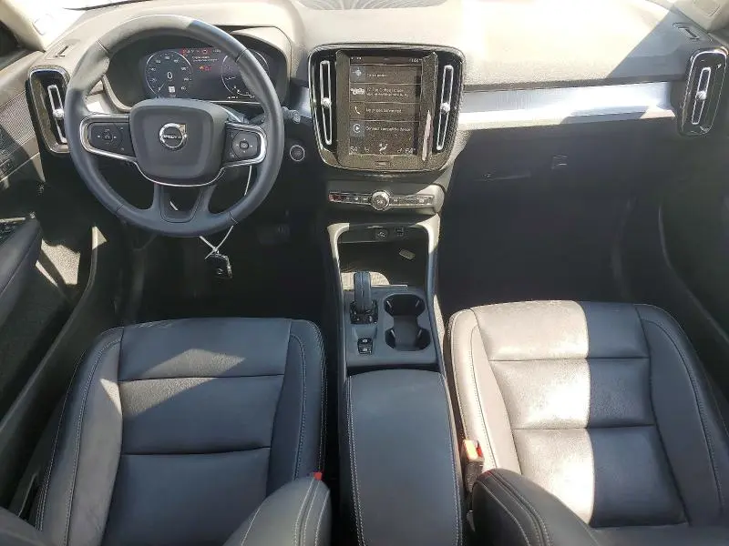2021 VOLVO XC40 T5 MOMENTUM  