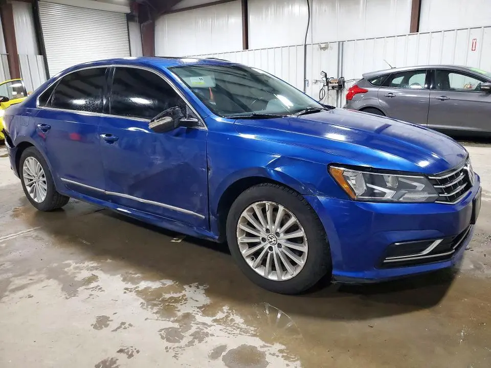2016 VOLKSWAGEN PASSAT SE  