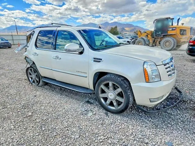 2011 CADILLAC ESCALADE LUXURY  