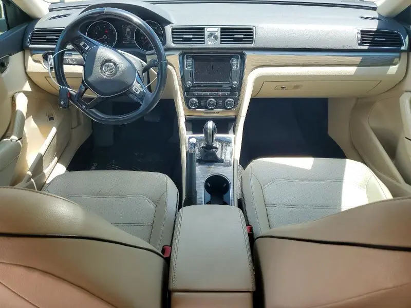 2017 VOLKSWAGEN PASSAT SE  