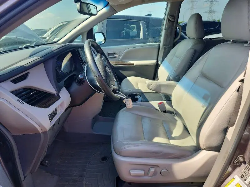 2015 TOYOTA SIENNA   