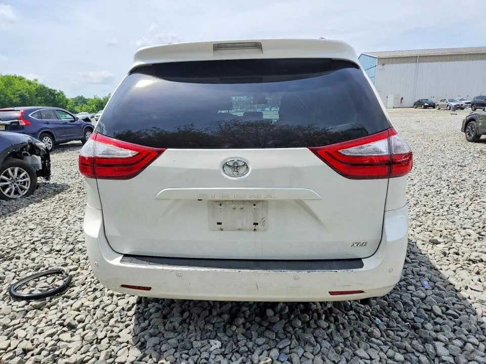2015 TOYOTA SIENNA XLE 8-PASSENGER  