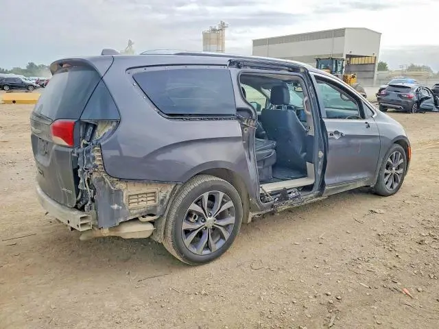 2017 CHRYSLER PACIFICA LIMITED  
